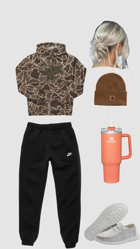 Comfy Outfits Western, Country Outfits With Sweatpants, Country Sweatpants Outfit, Cute Southern Outfits For School, Simple Western School Outfits, Western Sweatpants Outfits, Outfit Ideas With Hey Dudes, Western School Fits, Country Comfy Outfits