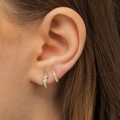 2nd Piercing, Ear Pierce, Ear Piercing Ideas, Double Piercing, Dainty Hoop Earrings, Piercing Inspo, Huggie Earring, Gold Vermeil Jewelry, Piercing Ideas