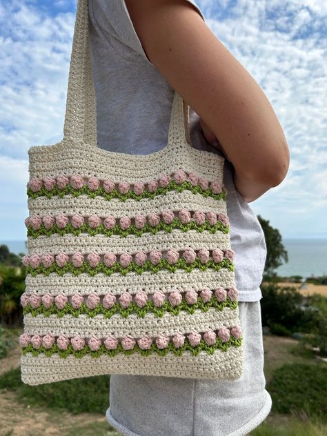 Hi! I am Kate, the owner, designer and handicraftsman of KatitoBags. Crochet Zig Zag, Craft Board, Crochet Business, Beginner Crochet Projects, Crochet Handbags Patterns, Quick Crochet, Crochet Diy, Bag Ideas, Crochet Tote