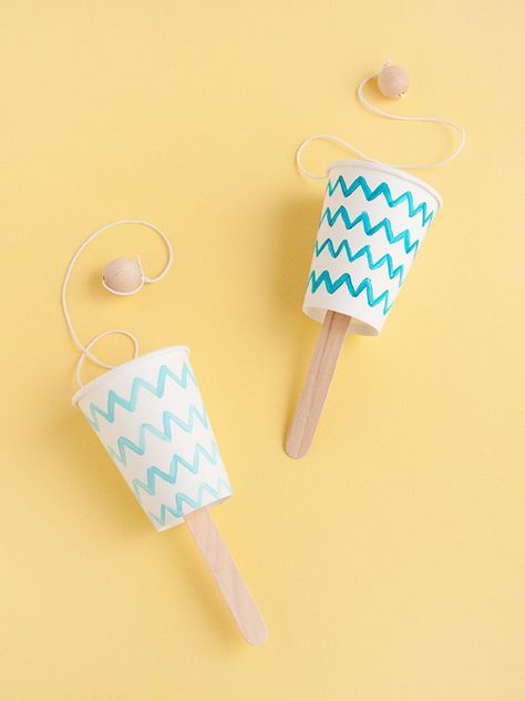 Crafts You Can Play With, Paper Cup Activities For Preschoolers, Paper Cups Crafts For Kids, Paper Cup Painting Ideas, Cup And Ball Craft, Diy Game Crafts, Crafts With Cups, Cup Crafts Ideas, Crafts With Paper Cups