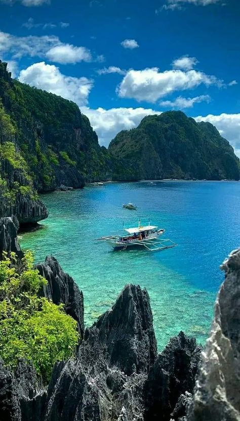 The Most Beautiful Pictures In The World | Palawan Island, Philippines..🍃🌊 Coron Island, Visit Philippines, The Most Beautiful Pictures, Palawan Island, Philippines Beaches, Island Pictures, Travel Inspiration Destinations, Dream Vacations Destinations, Scenic Photos