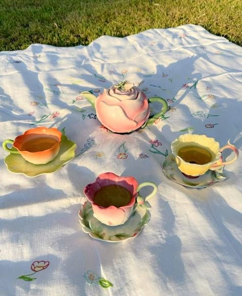 Bake Ideas, Unique Glassware, Bee Stuff, Keramik Design, Cute Room Decor, Dream Decor, Clay Ceramics, Tea Cup Set, Dream House Decor