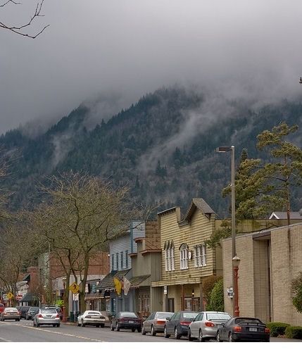 Small Town Mystery, Issaquah Washington, Town Aesthetic, Arcadia Bay, Small Town America, Pacific Nw, Mountain Life, Mountain Town, Life Is Strange