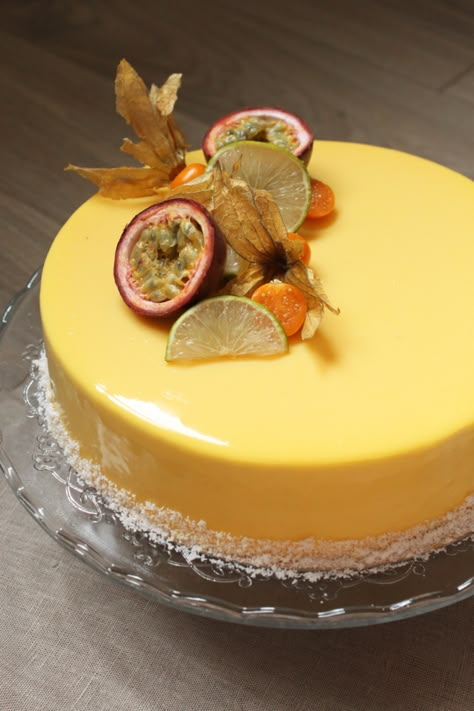 Entremet Recipe, Fruit Pastries, Mango Cake, Fancy Desserts, Pastry Cake, Sweet Cakes, Mini Desserts, Food Cakes, Fruit Desserts