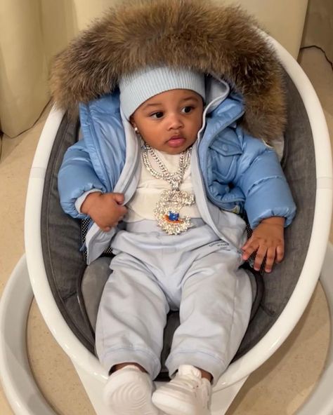 CARDI B has shared the first photo of son Wave Set on social media -and fans think he could pass as big sister Kulture’s twin. The rapper and her husband Offset, of Migos fame, welcomed their son in September and kept his name and face under wraps. On Thursday, both Cardi B, 29, and her […] Cardi B And Offset, Mommy And Baby Pictures, Black Baby Boys, Cute Mixed Babies, Baby Reindeer, Cute Black Babies, Mixed Kids, Mixed Babies