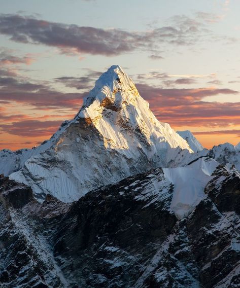 Under the handle @EverestNoFilter, Cory Richards is snapping every step of his journey alongside elite mountaineer Adrian Ballinger. Misty Mountain Photography, Monte Everest, Mountain Landscape Photography, Mountains Aesthetic, Mt Everest, World Most Beautiful Place, Acrylic Landscape, Mountain Ranges, Carving Art