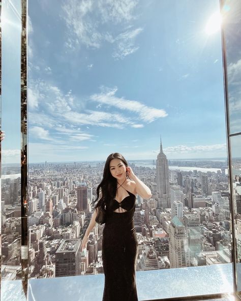 #summitonevanderbilt #nyc #skyline #empirestatebuilding #inspo New York Summit, Woman Luxury Lifestyle, Travel 2025, Cake With Flowers, Birthday Cake With Flowers, Welcome To New York, New York Pictures, New York Trip, Nyc Skyline