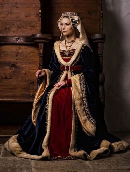 Marie d'Anjou, Queen of France (1422-1461). 15th Century Fashion, Medieval Costumes, Medieval Dresses, Sca Garb, Medieval Clothes, Late Middle Ages, Albrecht Durer, Medieval Costume, Historical Period