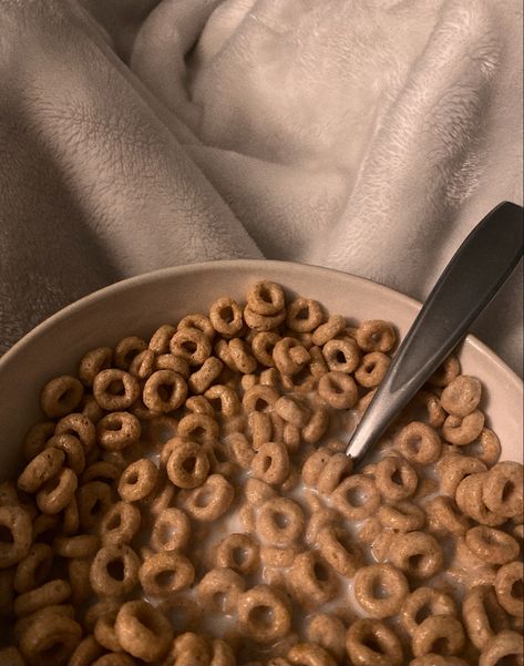 #cheerios #cereal #beigebrown #aesthetic Cheerios Aesthetic, Aesthetic Cereal, Cereal Aesthetic, Braces Food, Honey Cereal, Cheerios Cereal, Eating Cereal, Brunch Inspiration, Honey Nut Cheerios