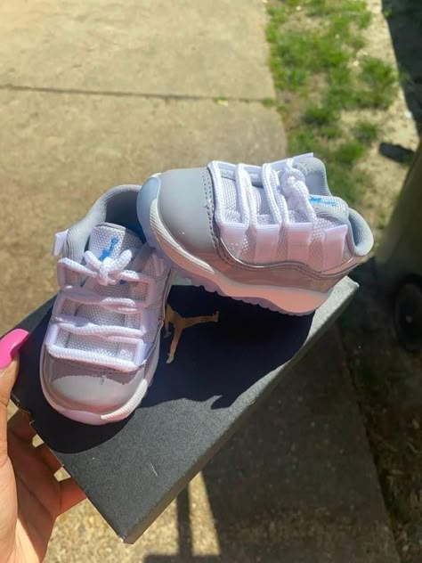 Kids Sneaker Ball Party Outfit, Kids Sneaker Ball Outfit, Baby Shoes Aesthetic, Sneaker Ball Party Outfit, Baby Shoes Jordans, S Cake Topper, Sneaker Ball Party, Baby Jordan Shoes