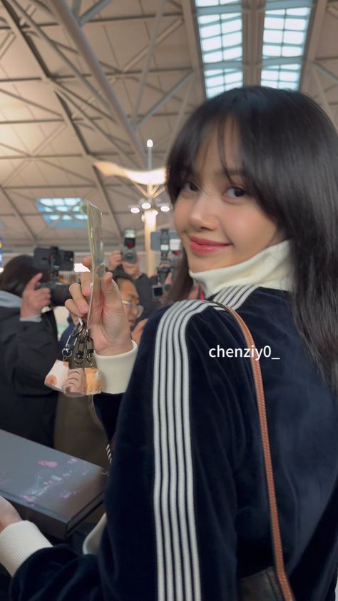 Modern Fairy, Lisa Blackpink Instagram, Icn Airport, Lisa Bp, Lisa Manoban, Lisa Blackpink Wallpaper, All Eyes On Me, Lalisa Manobal, Jennie Lisa