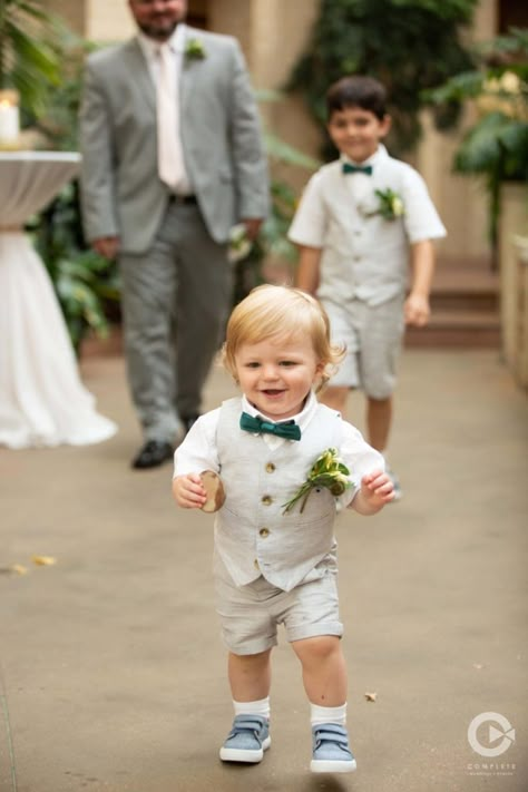 Green Wedding Rings, Ring Bearer Ideas, Baby Wedding Outfit, Ring Bearer Outfits, Ring Bearer Boy, Wedding Outfit For Boys, Ring Boy, Outfit For Boys, Bearer Outfit