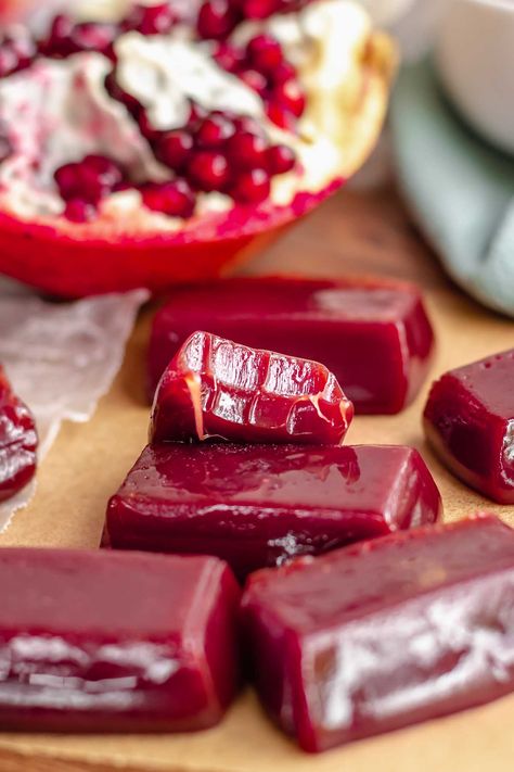 Chewy and soft pomegranate caramels are made with homemade pomegranate molasses and have a delightfully sweet and tangy flavor. These would make a perfect gift or holiday treat! Pomegranate Caramel Recipe, Pomegranate Gift Ideas, Molasses Desserts, Pomegranate Caramel, Pomegranate Food, Pomegranate Dessert, Caramel Dessert, Sweet Kitchen, Pomegranate Molasses