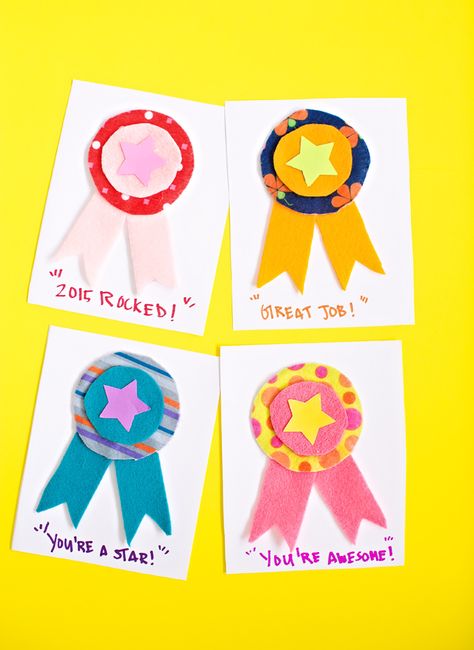 DIY Good Job Merit Badges for Kids. Reward kids with these "Good Job" merit badges to celebrate a job well done the past year and to ring in the new year. Or why not hand them out for any good deed done all year long? Celebration Artwork, Badges For Kids, Badges Diy, Creative Kids Crafts, Kids Rewards, Ideas For Kindergarten, Job Well Done, Merit Badge, Crafts And Activities For Kids