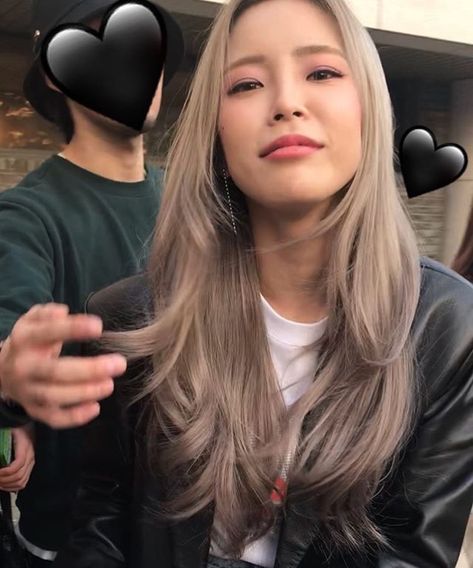 Blonde Hair Korean, Blonde Asian Hair, Hair Color Asian, Blonde Asian, Korean Hair Color, Ash Blonde Balayage, Light Blonde Hair, Hair Streaks, Balayage Blonde