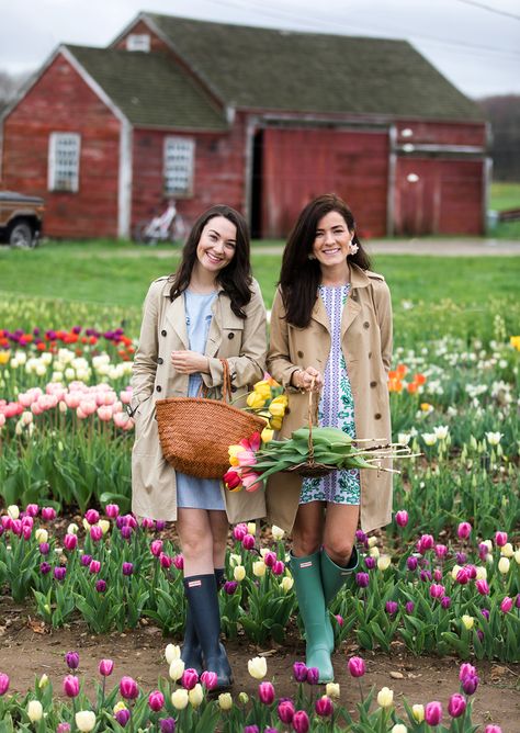 Tulip Outfit, Tulip Farm Outfit, Southern Preppy Aesthetic, Carly The Prepster, Tory Burch Dress, Hunter Outfit, Classy Girls Wear Pearls, Classy Girl, Photoshoot Outfits