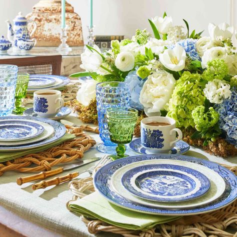 Blue Willow Tablescapes, Creative Tablescapes, Spring Centerpieces, Beautiful Flatware, Southern Living Plants, Breakfast Party Foods, Easy Dinner Casseroles, Spring Arrangements, Bunny Williams