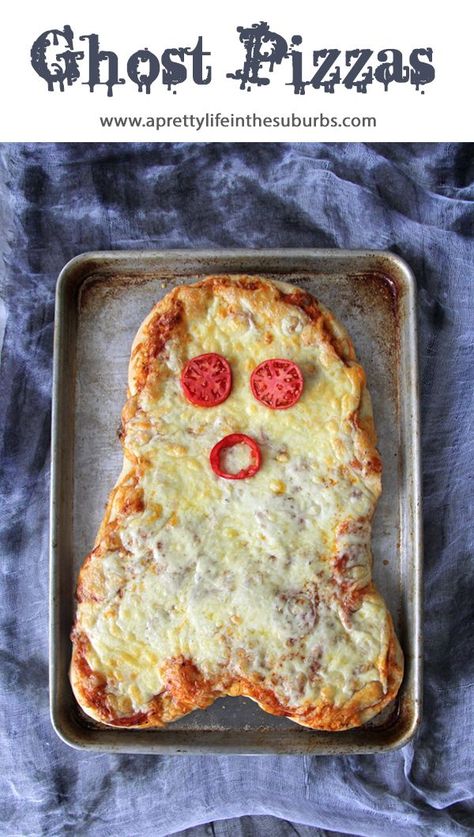 Make Ghost Pizzas for Halloween!  Such a simple and fun dinner idea! Monster Cookies Halloween, Ghost Pizza, Pizza Halloween, Snack Halloween, Halloween Jello, Dessert Fall, Spooky Dinner, Fall Party Food, Ghostbusters Party