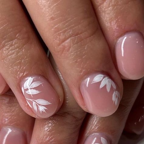 Shae-Lynne, Nail Artist on Instagram: "Added a I little lace effect to this white leaf nail art! 😍 Nails booked for detailed art! #lacenails #neutralnails #leafnails #naildesigns" Gel Nails Leaf Design, Short White Wedding Nails, Vine Nail Art Leaves, Acrylic Nails With Leaves, White Leaf Nails, Lilly Nail Art, Leaf Design Nails, Nail Art Leaves, French Gel Nail Designs