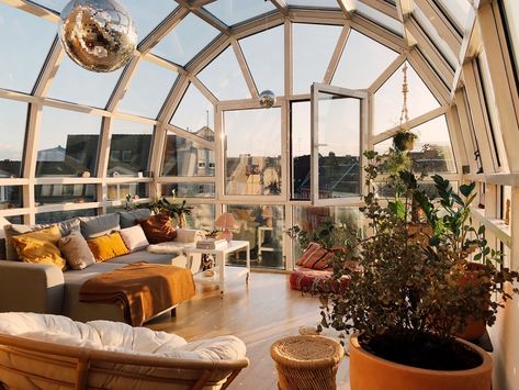 What’s It Like Living In a Glass Dome? New Yorker Loft, Fall Living Room, Glass Walls, Weight Workout, Dream Apartment, Dream Spaces, Best Interior Design, House Goals, My Dream House