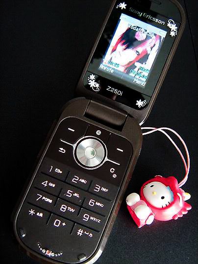 2000s Phone, Flip Phone Aesthetic, Y2k Phone, Kei Visual, Old Technology, Retro Gadgets, Rawr Xd, Retro Phone, Trashy Y2k