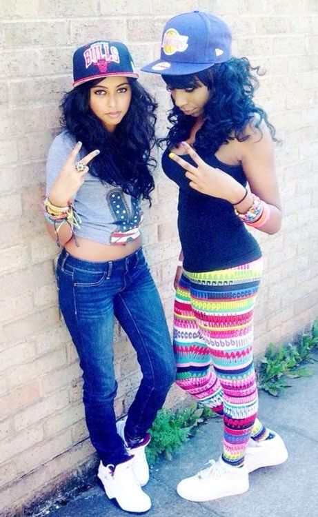 #Jordans #SnapBacks Early 2010s Fashion, Girls Wearing Jordans, Cute Outfits With Jordans, Black Fluffy Jacket, Tomboy Street Style, Indie Photos, 2010s Aesthetic, Swag Era, 2010s Fashion