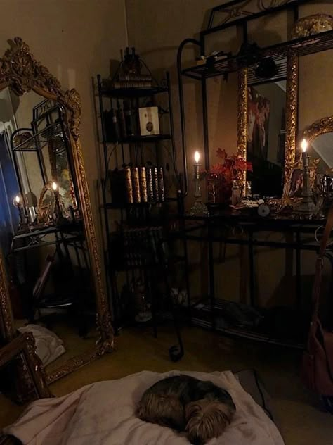 Dark Academia Rooms Bedrooms, Dark Aethstetic House Decor, Living Room Aesthetic Vintage Dark, Dark Room Aesthetics, Dark Girly Room Aesthetic, Dark Fantasy Bedroom Aesthetic, Demon Room Aesthetic, Dark Academia Room Colors, Dark Romance Aesthetic Bedroom