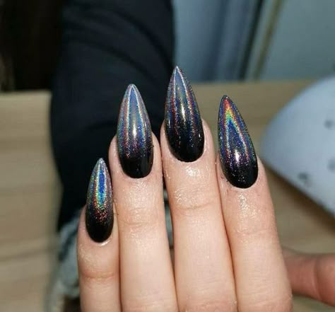 Black Iredesant Nails, Black Unicorn Chrome Nails, Easy Stilleto Nail Designs, Black Rainbow Chrome Nails, Black Hologram Nails, Black And Iridescent Nails, Temperature Changing Nails, Black Crome Nails Design, Dark Holographic Nails