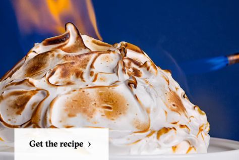 Baked Alaska Flambe, Really Easy Desserts, Alaska Cake, Flambe Desserts, Fancy Dessert Recipes, Meringue Ice Cream, Bombe Alaska, Baked Alaska Recipe, Ice Cream And Cake