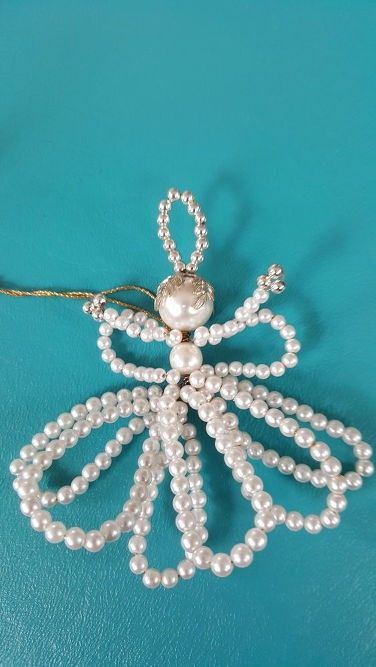 Angel Ornaments Diy, Chrismon Ornaments, Beaded Ornaments Diy, Christmas Jewelry Diy, Christmas Tree Angel, Tree Angel, Christmas Snowflakes Ornaments, Beaded Angels, Paper Christmas Decorations