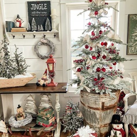 The Ponds Farmhouse - DIY, Flea Market Style Decorating, Entertaining Blog Christmas Tree Container, Interior Vintage, Country Christmas Decorations, Christmas Tree Inspiration, Christmas Tree Ideas, Christmas Decorations Rustic, Primitive Christmas, Farmhouse Christmas Decor, Noel Christmas