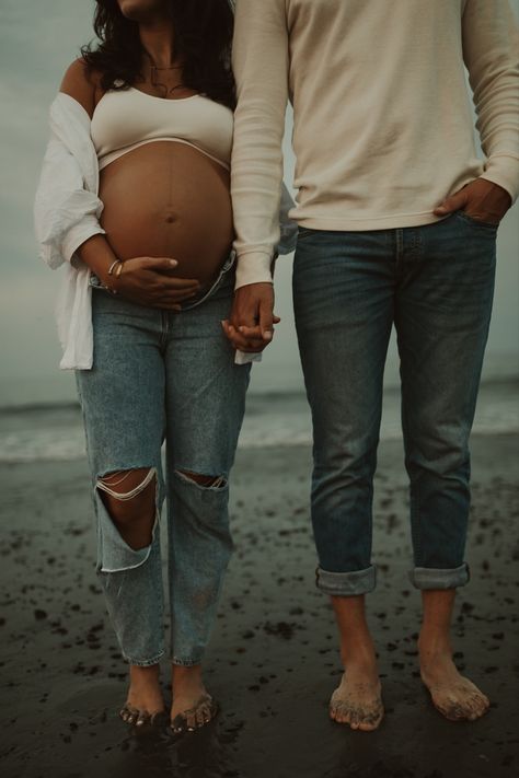 Maternity Jeans Outfit Photoshoot, Maternity Boudiour Photoshoot Boho, Beach Maternity Photos Jeans, Family Beach Maternity Photos, Couple Maternity Pictures Outdoors, Beach Announcement Baby, Beach Family Maternity Photos, Jeans Pregnancy Photoshoot, Pregnant Photoshoot Beach