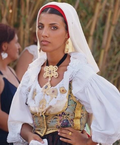 Sicilian Clothing, Traditional Italian Clothing, Mediterranean Women, Italian Traditional Dress, Sicilian Women, Mediterranean Aesthetic, My Culture, Italian Aesthetic, Portuguese Culture