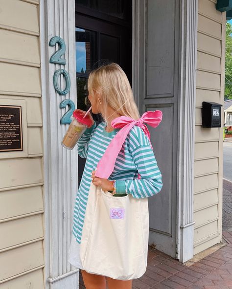 A lot of you gals guessed it… bow totes are coming back this Friday, September 6th at 10 am est !!!!! 🎀 Our first launch of these cuties went crazy!!!! Like they literally sold out in less than 30 minutes!?!? I ordered lots more this time around because I think every gal needs a bow tote in their life BUT I’d still set an alarm and try to be on the site right at 10 am est if you’re 10000% needing one!!! FRIDAY CAN’T COME FAST ENOUGH🌟 Bow Tote Bag, Pink Friday, Girly Bags, Cute Tote Bags, Cute Purses, Tote Purse, Tote Bag Design, Pink Bow, Girly Girl