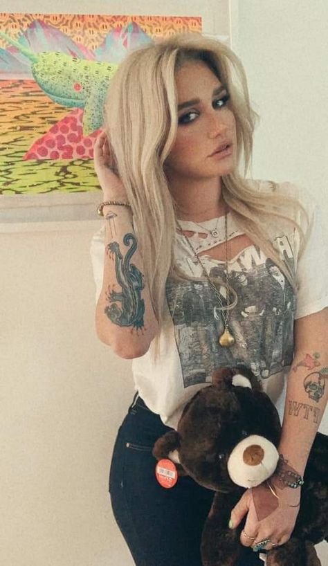 Female Celebrity Tattoos, Celebrities With Tattoos, Celebrity Tattoos Women, Tattoos 2022, Kesha Rose, Interesting Tattoos, New Tattoo Designs, The Best Tattoos, Kesha