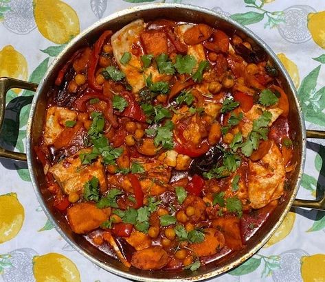 Moroccan Fish: It’s Kind of A Big (and Tasty) Deal Moroccan Fish Recipe, Fishball Recipe, Shabbat Recipes, Moroccan Salad, Shabbat Dinner, Salmon And Shrimp, Dried Peppers, Chickpea Recipes, Food Articles