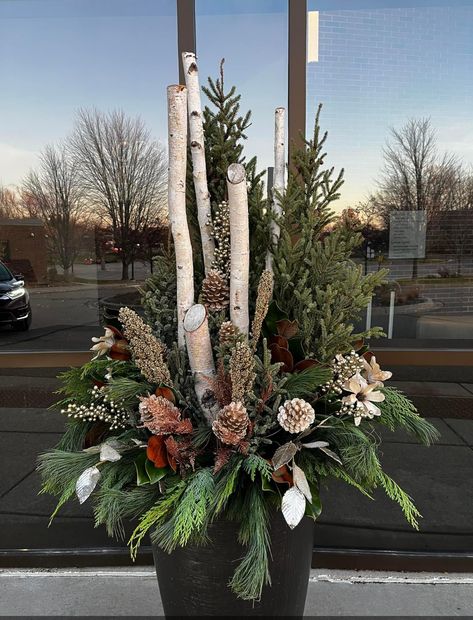 Christmas Planter Boxes Outside, Winter Porch Decorations, Holiday Planters, Porch Decoration Ideas, Winter Pots, Wooden Box Centerpiece, Winter Container Gardening, Christmas Planter, Winter Planters