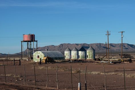 Texas Small Towns, Small Town Texas, Farm Town, Desert City, Desert Town, Abandoned Farm, Shanty Town, Living In Arizona, Texas Towns