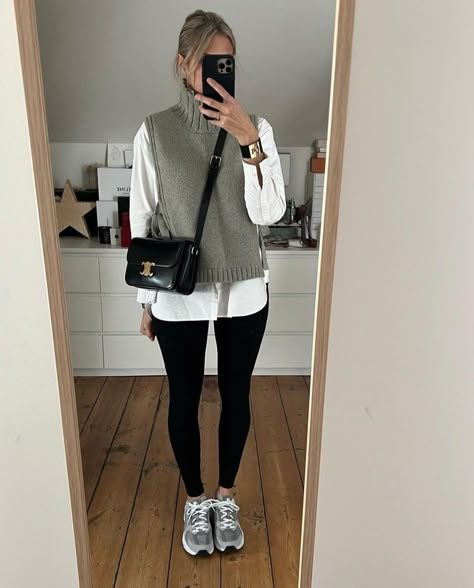 Leggins Outfit, Winter Dinner Outfit, Look Legging, Mum Fashion, Christmas Outfit Ideas, Winter Fashion Outfits Casual, Europe Outfits, Stylish Work Attire, Winter Dinner