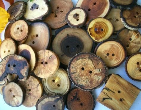 Dishfunctional Designs: Branching Out: Art & Decor From Wood Slices, Branches, Twigs & Driftwood Upcycled Garden, Soft Soldering, Repurposed Art, Handmade Tree, Wood Buttons, Wooden Tree, Cabin Design, Button Art, Wooden Buttons