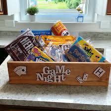 Movie Night Raffle Basket, Board Game Gift Basket, Game Night Basket Ideas, Game Night Gift Basket Ideas, Game Night Basket, Pizza Night Party, Family Game Night Gift Basket, Game Night Gift Basket, Family Game Night Basket