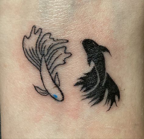 Koi Fish Tattoo, Tattoos Geometric, Dream Tattoos, Matching Tattoos, Anime Tattoos, Piercing Tattoo, Creative Tattoos, Pretty Tattoos, Koi Fish