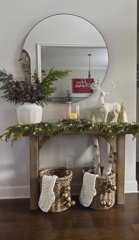 Entry Table Garland, Christmas Decor Ideas Entry Way Table, Garland On Console Table, Console Table Decorating Christmas, Hall Table Christmas Decor, Christmas Decor Entry Table, Christmas Entrance Decor, Entry Table Christmas Decor Ideas, Console Table Christmas Decor