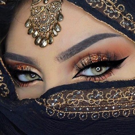 Kohl Eyes, Arabic Make-up, Arabic Aesthetic, Arabian Eyes, Arabic Eye Makeup, Exotic Makeup, خواتم خطوبة, Arabic Makeup, Arabian Beauty