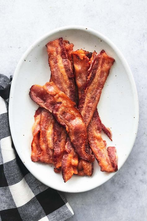 How To Make Crispy Bacon in the Oven - Creme De La Crumb Cook Bacon In Oven, Bacon In Oven, Air Fry Bacon, Bake Bacon, Perfect Bacon, Oven Baked Bacon, Microwave Bacon, Chelsea's Messy Apron, Oven Recipe