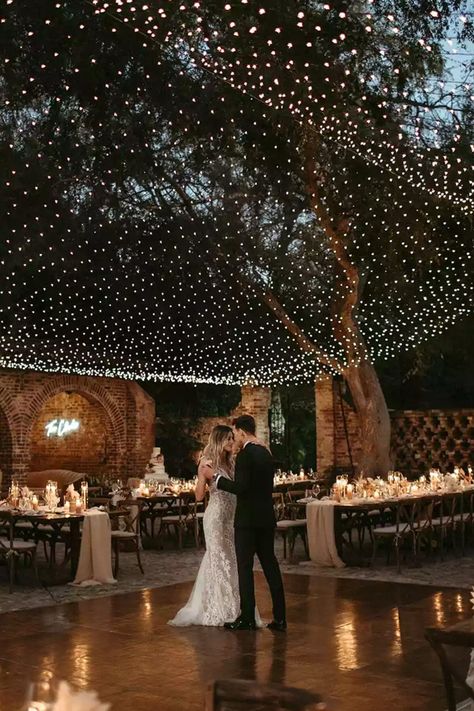 Dream Wedding Decorations, Dream Wedding Venues, Dream Wedding Ideas Dresses, Future Wedding Plans, Wedding Goals, Dreamy Wedding, Wedding Vibes, Wedding Mood, Wedding Lights