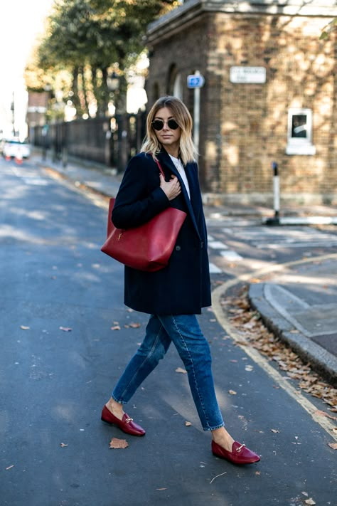 red bag and loafers 2 Red Loafers Women, Burgundy Loafers Outfit, Loafer Outfits Women, Winter Outfits London, Loafers Outfit Women, Burgundy Loafers, Loafer Outfits, Emma Hill, Looks Adidas