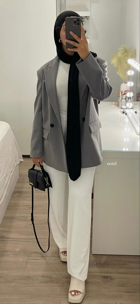 @rannyaba Mun Outfits Modest, Business Casual Outfits For Hijabi Women, Blazer Outfits For Hijabis, Fashionable Hijab Outfits, Hijabi Business Casual Outfits, Business Casual Hijab, Modest Work Clothes, Hijab Outfit Office, Hijabi Lawyer Outfit