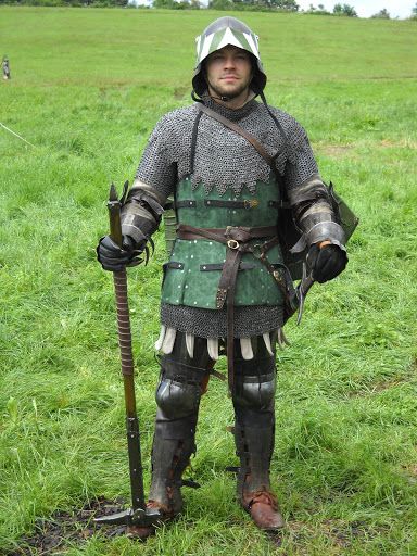 Medival Soldier Knight late 14th early 15th century man at arms                                                                                                                                                                                 More Man At Arms Medieval, Men At Arms Medieval, 14th Century Armor, House Manderly, Larp Knight, Medieval Soldier, 14th Century Clothing, 15th Century Clothing, Medieval Reenactment