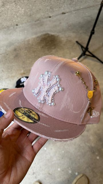 LIJO on Instagram: "the special rose cap with gold custom rosary🩷🌸✨  #custom #cap #fashion #streetwear #design #explore #newera #handmade #caps #fitted" Streetwear Fashion Accessories, Hat Photoshoot Ideas, Hat Embroidery Ideas, Custom Snapbacks, Rose Cap, Customized Clothes, Custom Fitted Hats, Swag Hats, Rose Gold Aesthetic